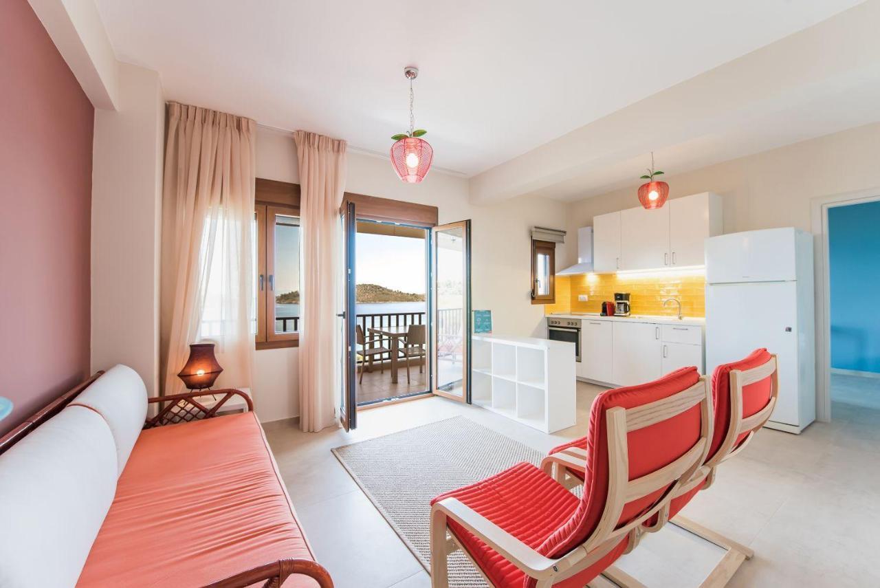 Nereus & Oceanus Beachfront Apartments, Lagonisi Beach #Feelslikehome Ормос Пангиас Екстериор снимка