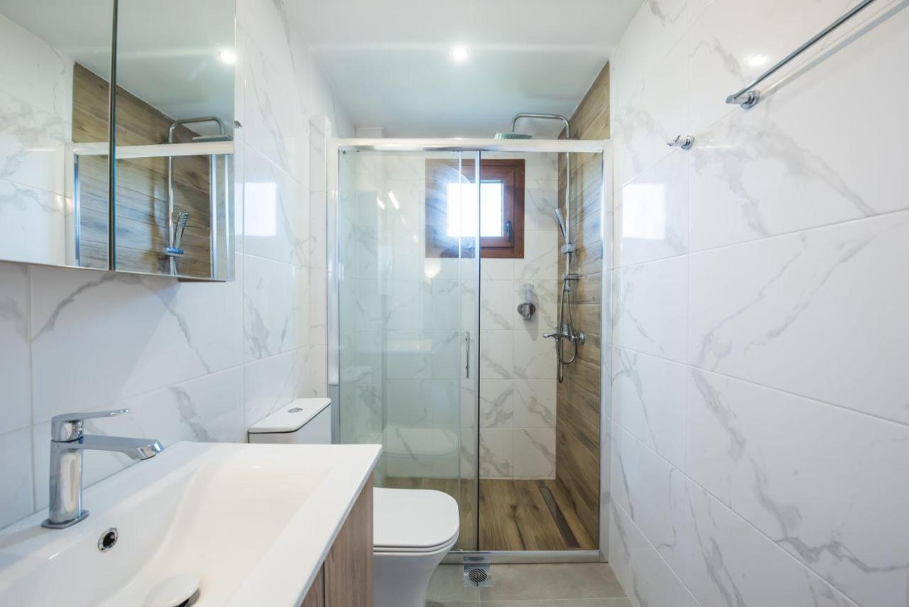 Nereus & Oceanus Beachfront Apartments, Lagonisi Beach #Feelslikehome Ормос Пангиас Екстериор снимка